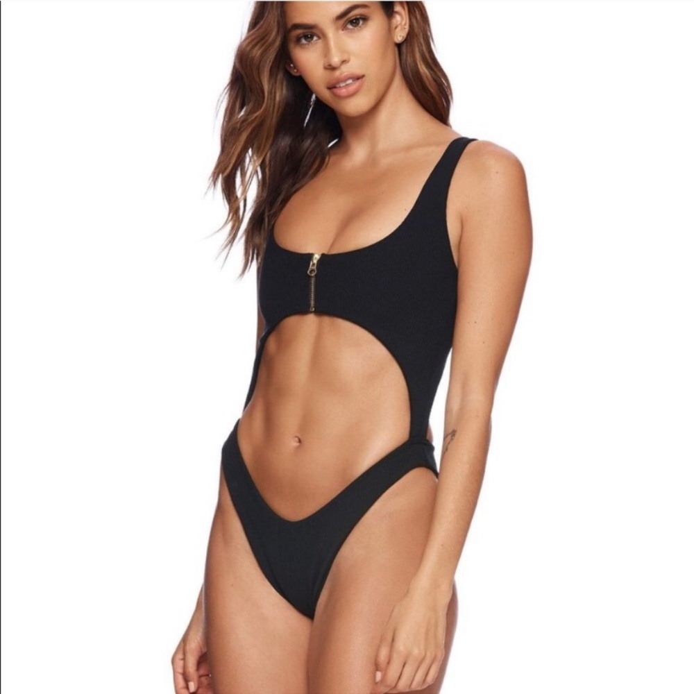 🔥🔥🔥 Beach bunny one piece swimsuit